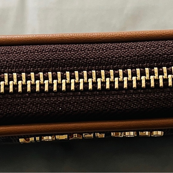Michael Kors ‘NEW’ Jet Set Travel Women's Wristlet Wallet Brown MK Signature - Picture 9 of 13